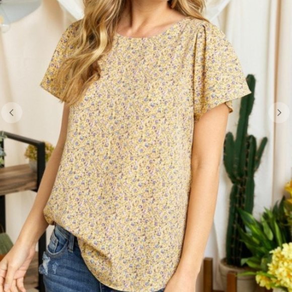DAVI & DANI Tops - NWT Davi & Dani Ditsy Spring Top